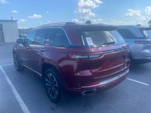 Used 2022 Jeep Grand Cherokee Overland w/ Luxury Tech Group IV AWD/4WD image 6