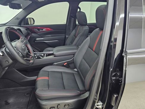Used 2024 Chevrolet Traverse RS w/ LPO, Floor Liner Package AWD/4WD image 2