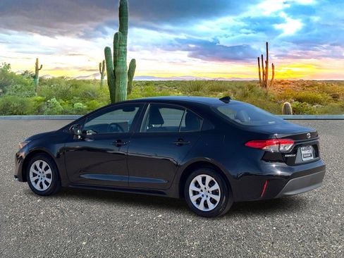 Used 2025 Toyota Corolla LE image 4