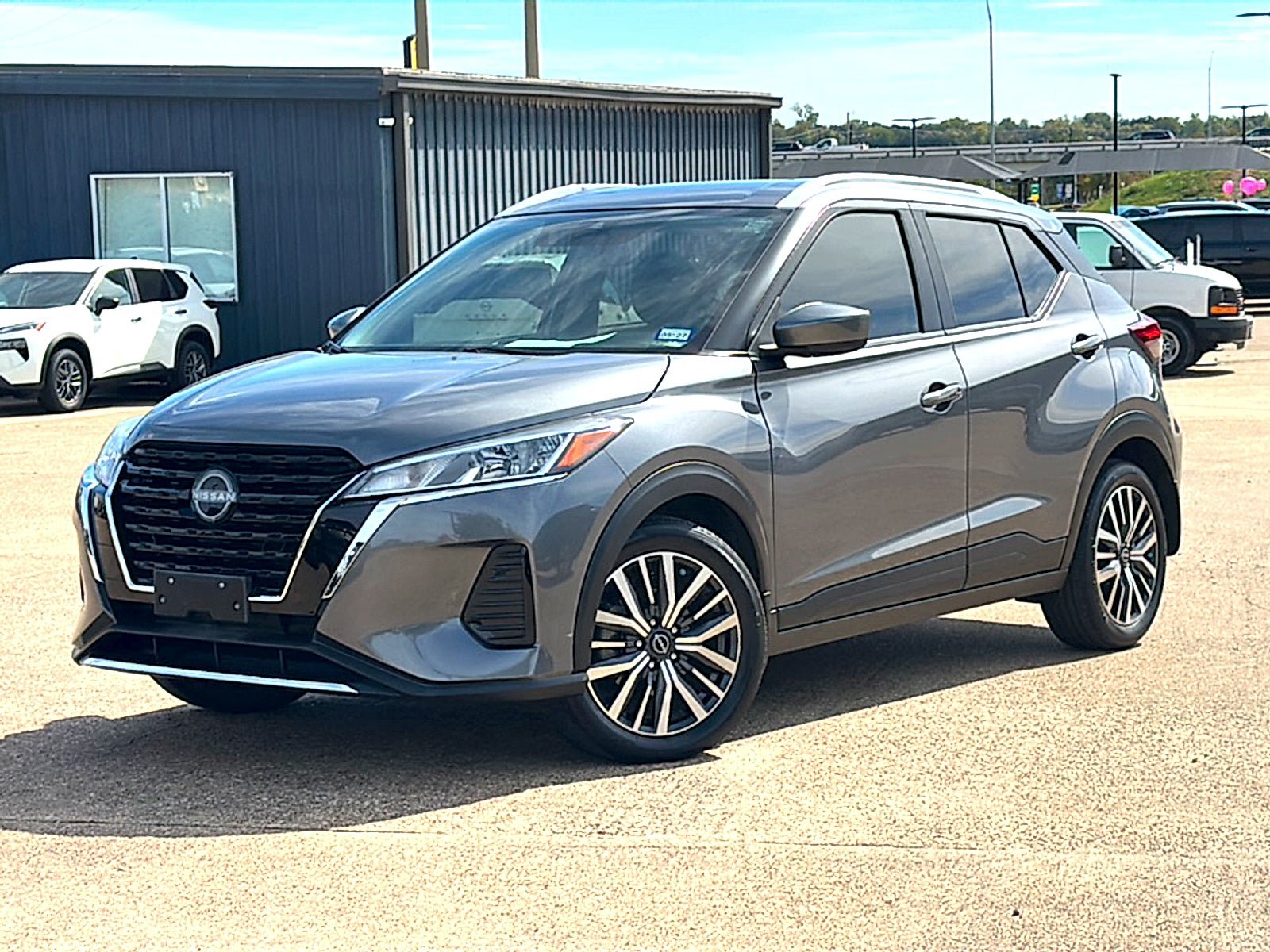 Used 2024 Nissan Kicks SV FWD image 2