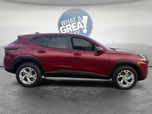 Certified 2024 Chevrolet Trax LS w/ LS Convenience Package image 2