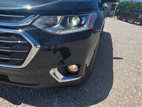 Used 2021 Chevrolet Traverse LT FWD image 24