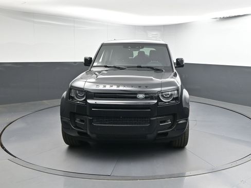 Used 2025 Land Rover Defender 130 X-Dynamic SE image 26