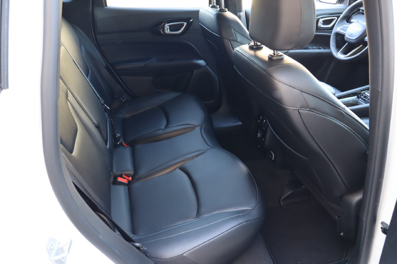 Used 2026 Jeep Compass Limited AWD/4WD image 17
