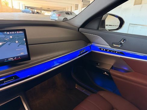 Used 2023 BMW i7 xDrive60 AWD/4WD image 33