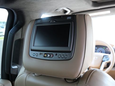Used 2018 Cadillac Escalade Platinum AWD/4WD image 13