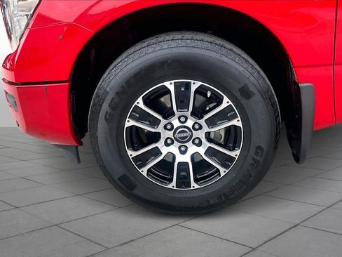 Used 2023 Nissan Titan SV w/ SV Convenience Package image 10