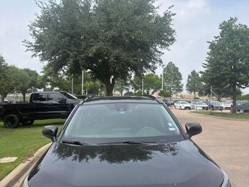 Used 2021 Toyota RAV4 LE FWD image 2