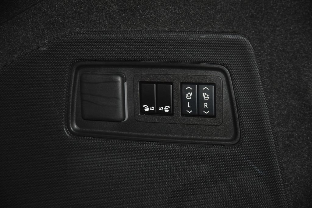 Used 2024 Cadillac Escalade ESV Premium Luxury w/ LPO, Floor Liner Package AWD/4WD image 26