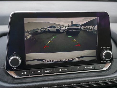 Used 2024 Nissan Rogue S FWD image 24