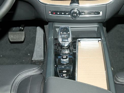 New 2026 Volvo XC60 T8 Ultra w/ Climate Package AWD/4WD image 26