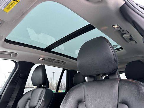 Used 2018 Volvo XC90 T6 Momentum image 24