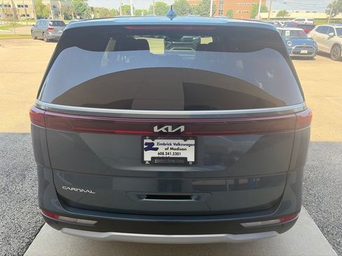 Used 2024 Kia Carnival EX FWD image 7