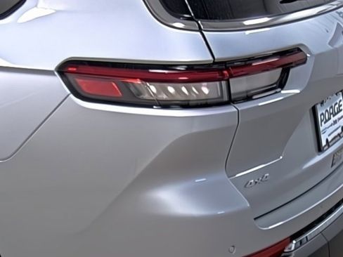 New 2025 Jeep Grand Cherokee L Limited image 10