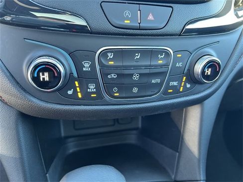 Certified 2022 Chevrolet Equinox RS w/ LPO, Floor Liner Package image 17