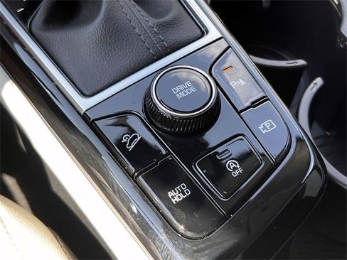 Used 2024 Kia Sportage EX image 15