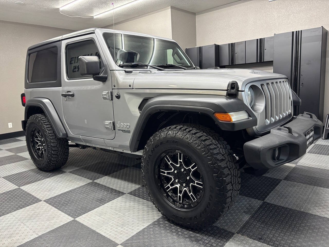 Used 2018 Jeep Wrangler Sport AWD/4WD image 4