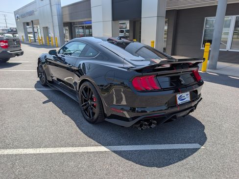 Certified 2022 Ford Mustang Shelby GT500 w/ Handling Package RWD image 5