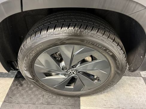 Certified 2025 Volkswagen Taos S FWD image 15