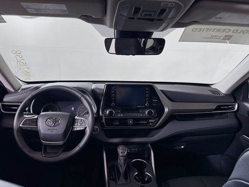 Certified 2022 Toyota Highlander XLE image 23