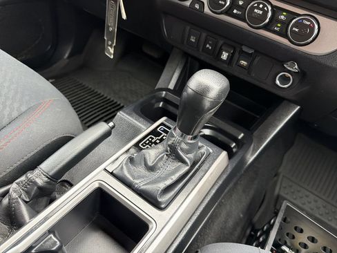 Used 2021 Toyota Tacoma SR5 AWD/4WD image 17