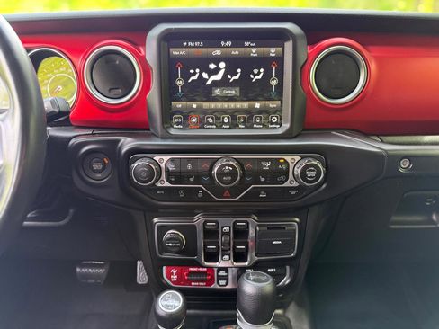 Used 2022 Jeep Wrangler Unlimited Rubicon w/ Dual Top Group AWD/4WD image 22