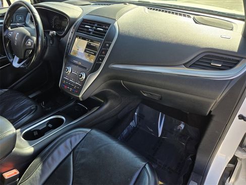 Used 2019 Lincoln MKC Reserve image 17