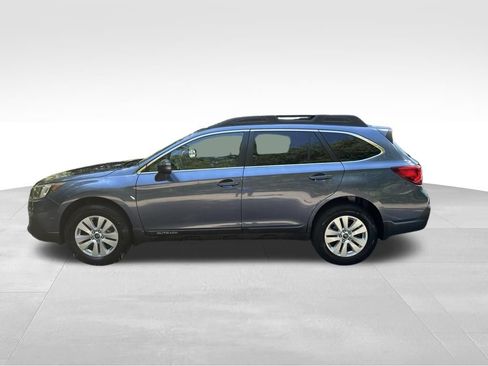 Used 2018 Subaru Outback 2.5i Premium AWD/4WD image 2
