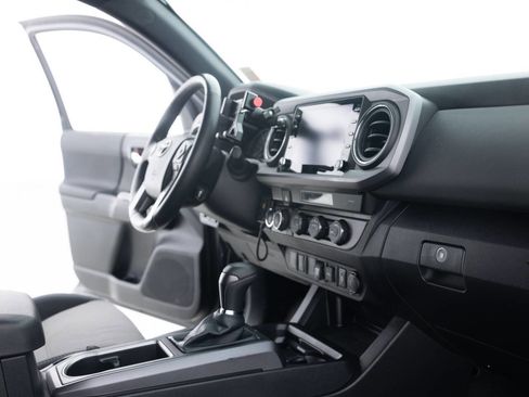 Used 2021 Toyota Tacoma TRD Sport image 31