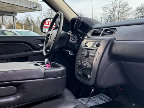 Used 2011 Chevrolet Suburban 2500 image 19