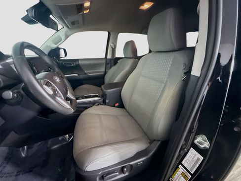 Used 2021 Toyota Tacoma TRD Sport image 21