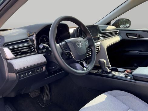 Used 2025 Toyota Camry LE FWD image 17