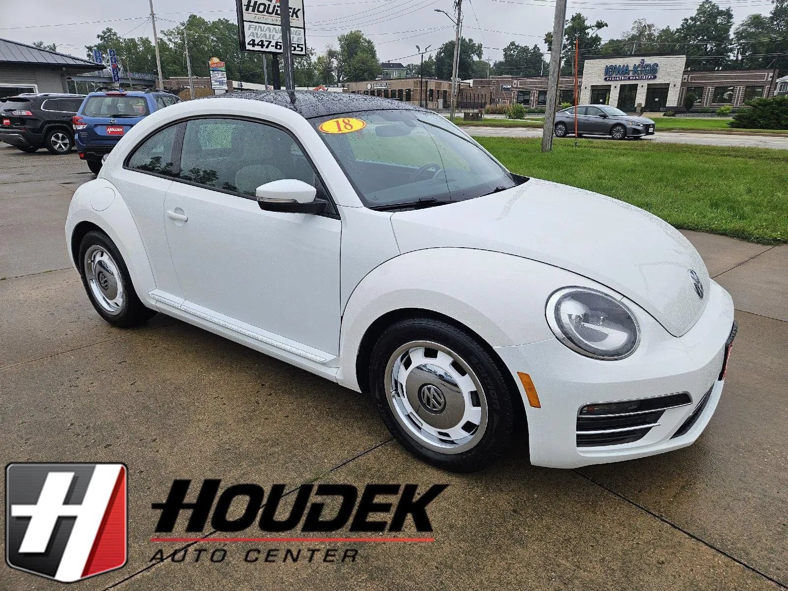 Used 2018 Volkswagen Beetle 2.0T FWD image 1