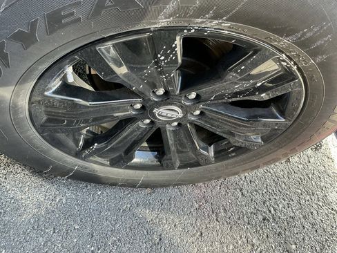 Used 2024 Nissan Titan SV w/ SV Convenience Package image 8