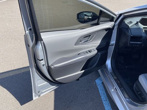 Used 2024 Toyota Prius XLE FWD image 16