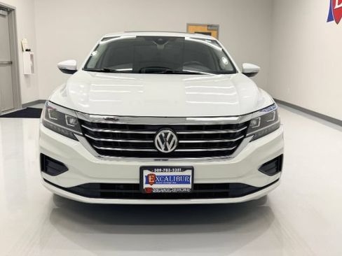 Used 2021 Volkswagen Passat 2.0T SE FWD image 2