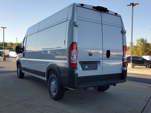 Used 2025 RAM ProMaster 2500 w/ Convenience Group image 3
