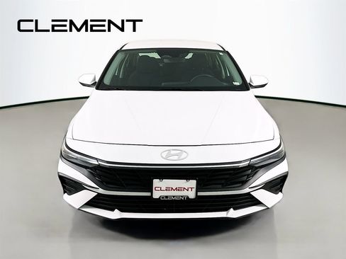 Used 2024 Hyundai Elantra SEL FWD image 3