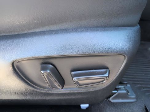 Used 2023 Toyota Highlander L image 42