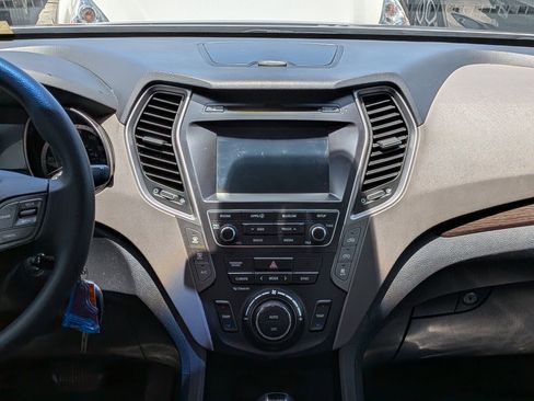 Used 2017 Hyundai Santa Fe SE FWD image 37