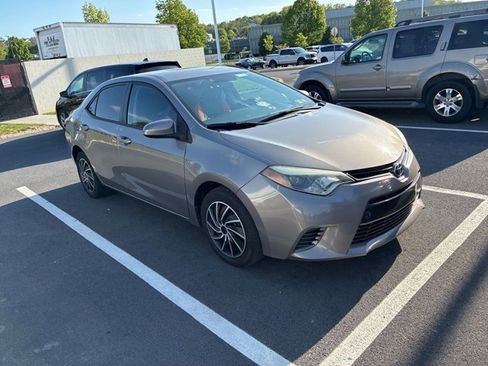 Used 2016 Toyota Corolla LE FWD image 3