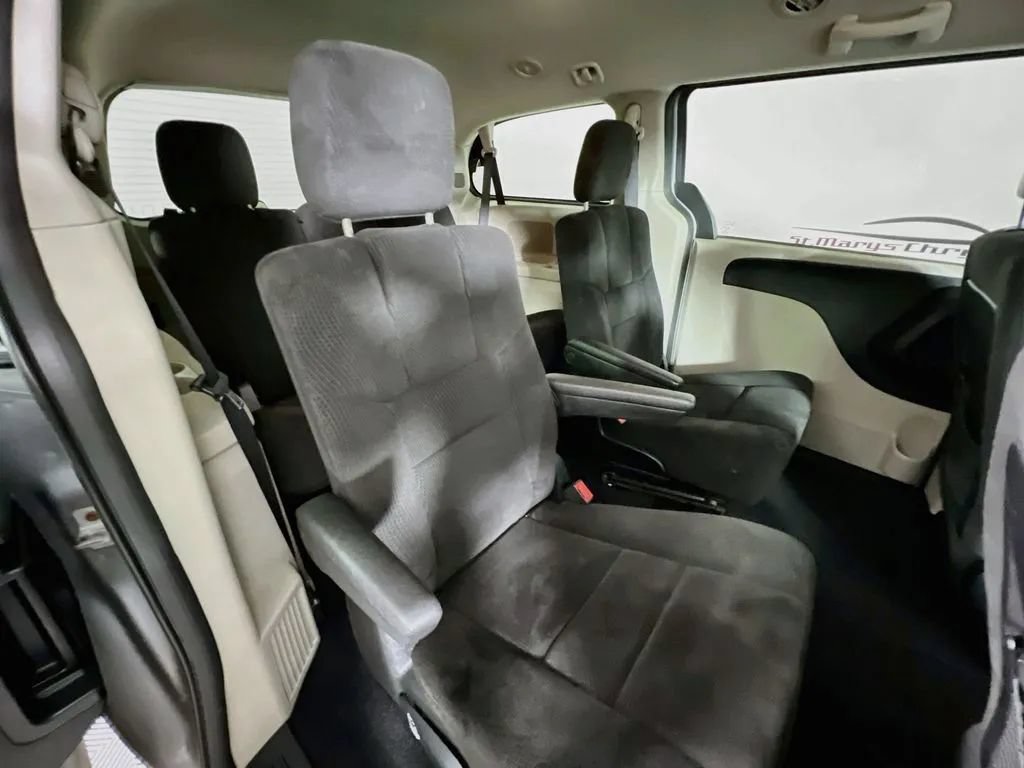 Used 2013 Dodge Grand Caravan SE FWD image 25