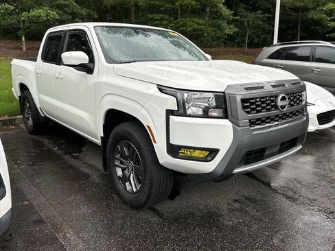 Used 2025 Nissan Frontier SV w/ SV Convenience Package RWD image 5