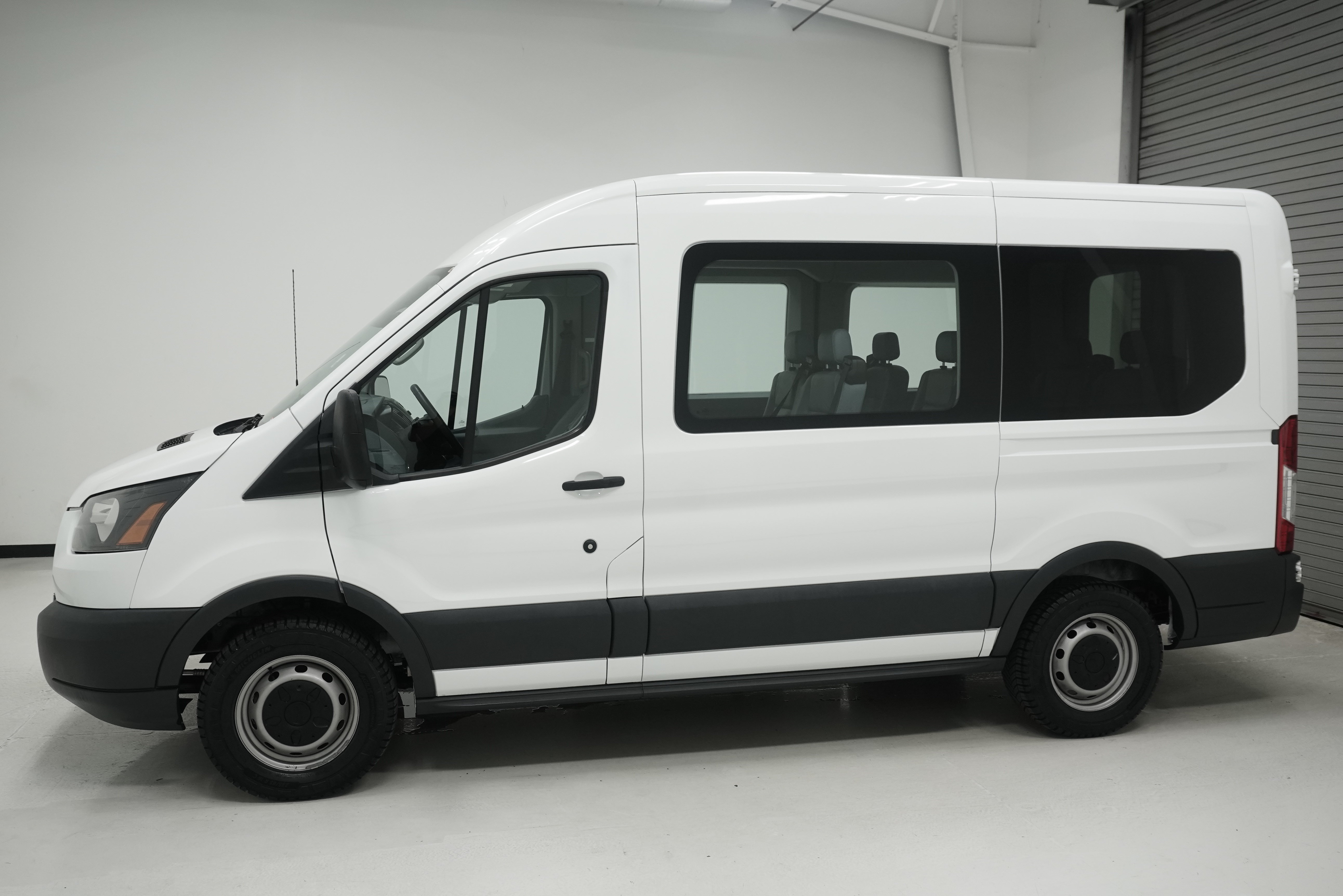 Used 2017 Ford Transit 150 XL RWD image 5