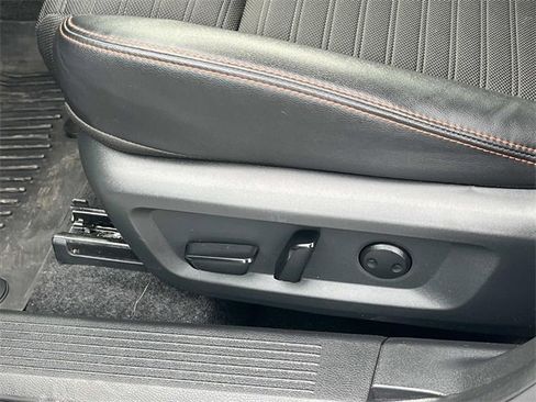 Used 2025 Nissan Rogue SV image 27