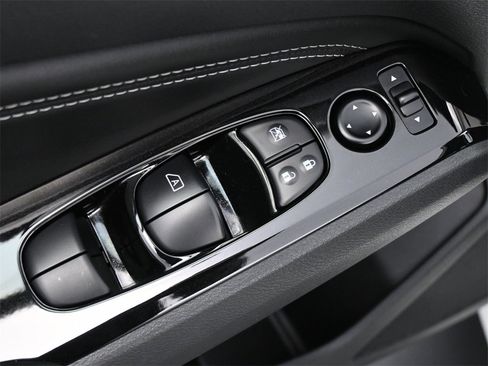 Used 2023 Nissan Altima 2.5 SL image 4