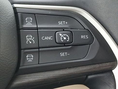 Used 2021 Jeep Grand Cherokee L Limited AWD/4WD image 25