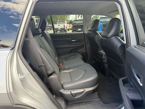 Certified 2024 Toyota Grand Highlander FWD image 18