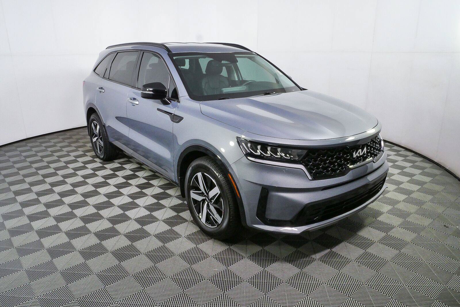 Used 2023 Kia Sorento S FWD image 1
