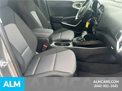Used 2025 Kia Soul LX w/ LX Technology Package FWD image 15